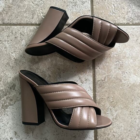 Gucci Leather 'Webby' Crossover Mules - Picture 2 of 15